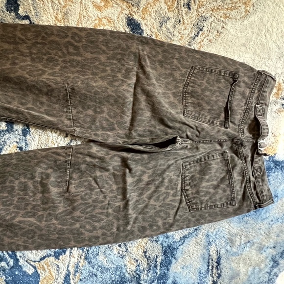 BDG Cheetah Print Jeans - Picture 5 of 6